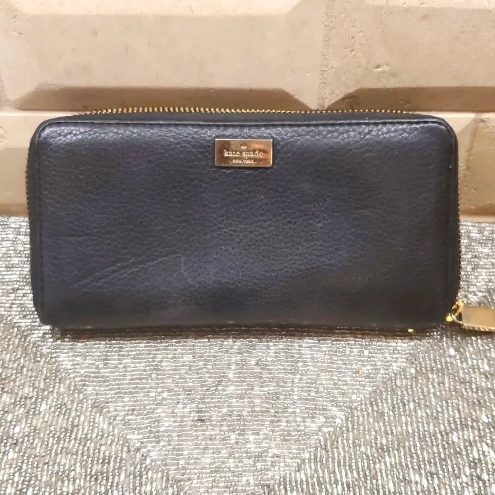 KATE SPADE Black Leather Zip Around Wallet‎